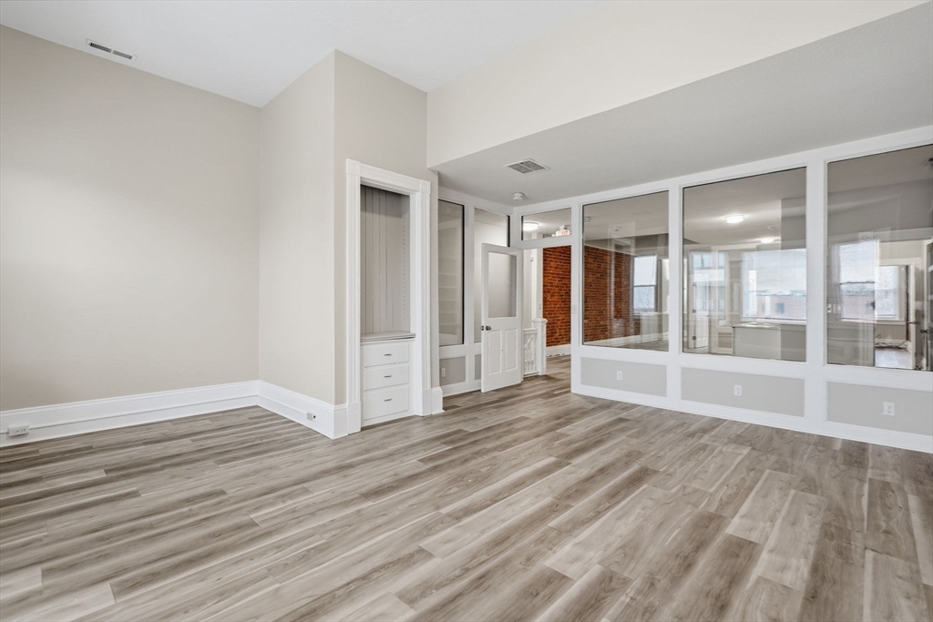 82.5 Maple Street, Unit 7 Northampton, MA 01062 - Photo 17 of 30