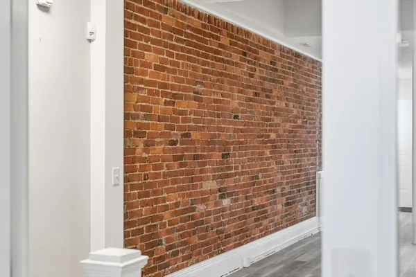 $2,100 | 82.5 Maple Street, Unit 7, Northampton, MA 01062