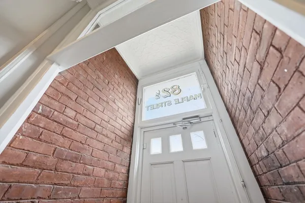 $2,100 | 82.5 Maple Street, Unit 7, Northampton, MA 01062
