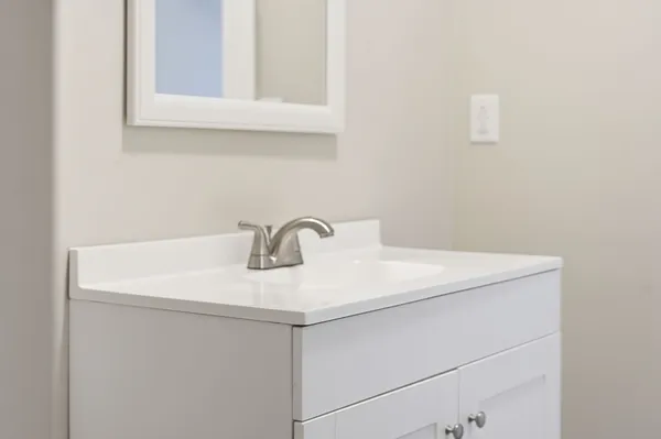 $2,100 | 82.5 Maple Street, Unit 7, Northampton, MA 01062