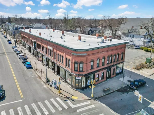 $2,100 | 82.5 Maple Street, Unit 7, Northampton, MA 01062