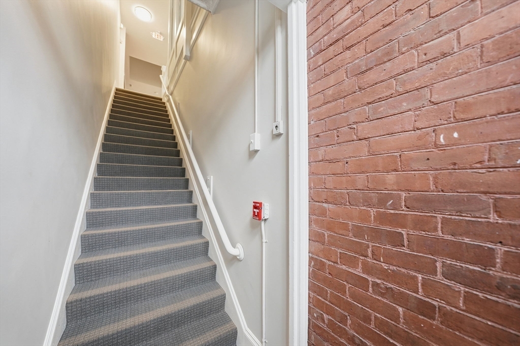 82.5 Maple Street, Unit 7 Northampton, MA 01062 - Photo 3 of 30