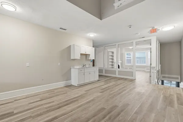 $2,100 | 82.5 Maple Street, Unit 7, Northampton, MA 01062