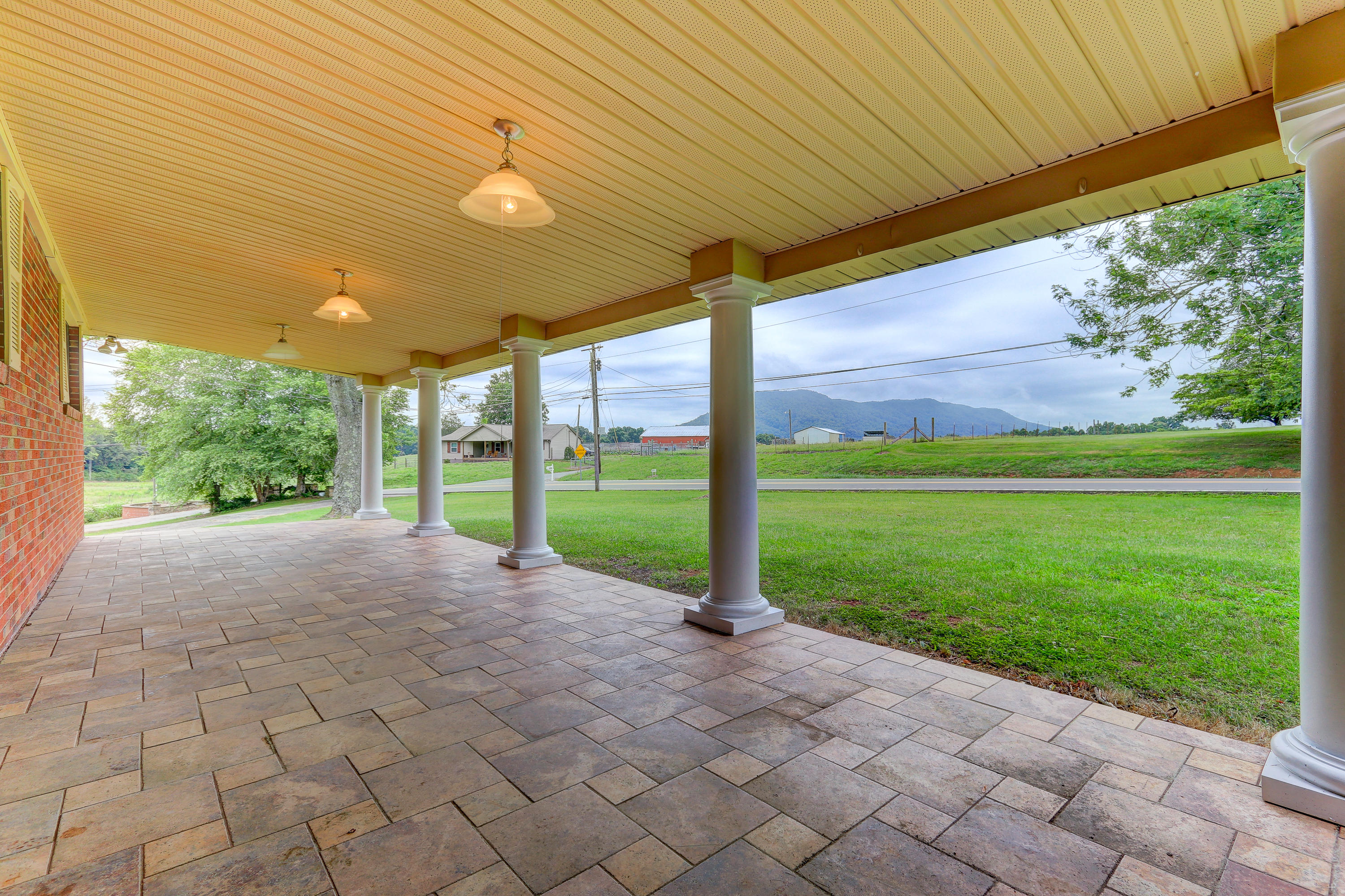 9901 East Emory Road Corryton, TN 37721 - Photo 4 of 26 Positive Perceptions-4
