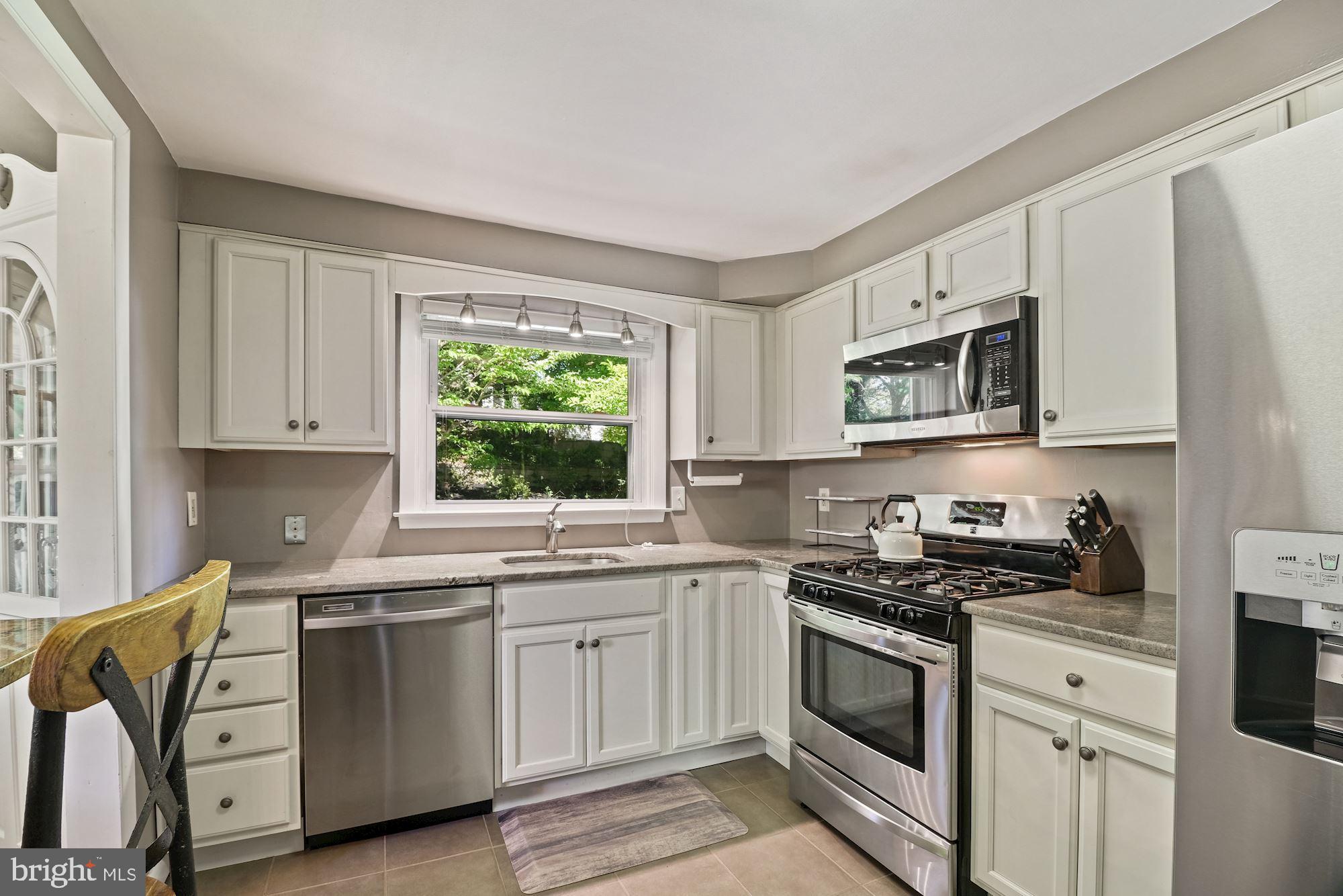 318 Lester Road Springfield, PA 19064 - Photo 11 of 27 Granite Countertops