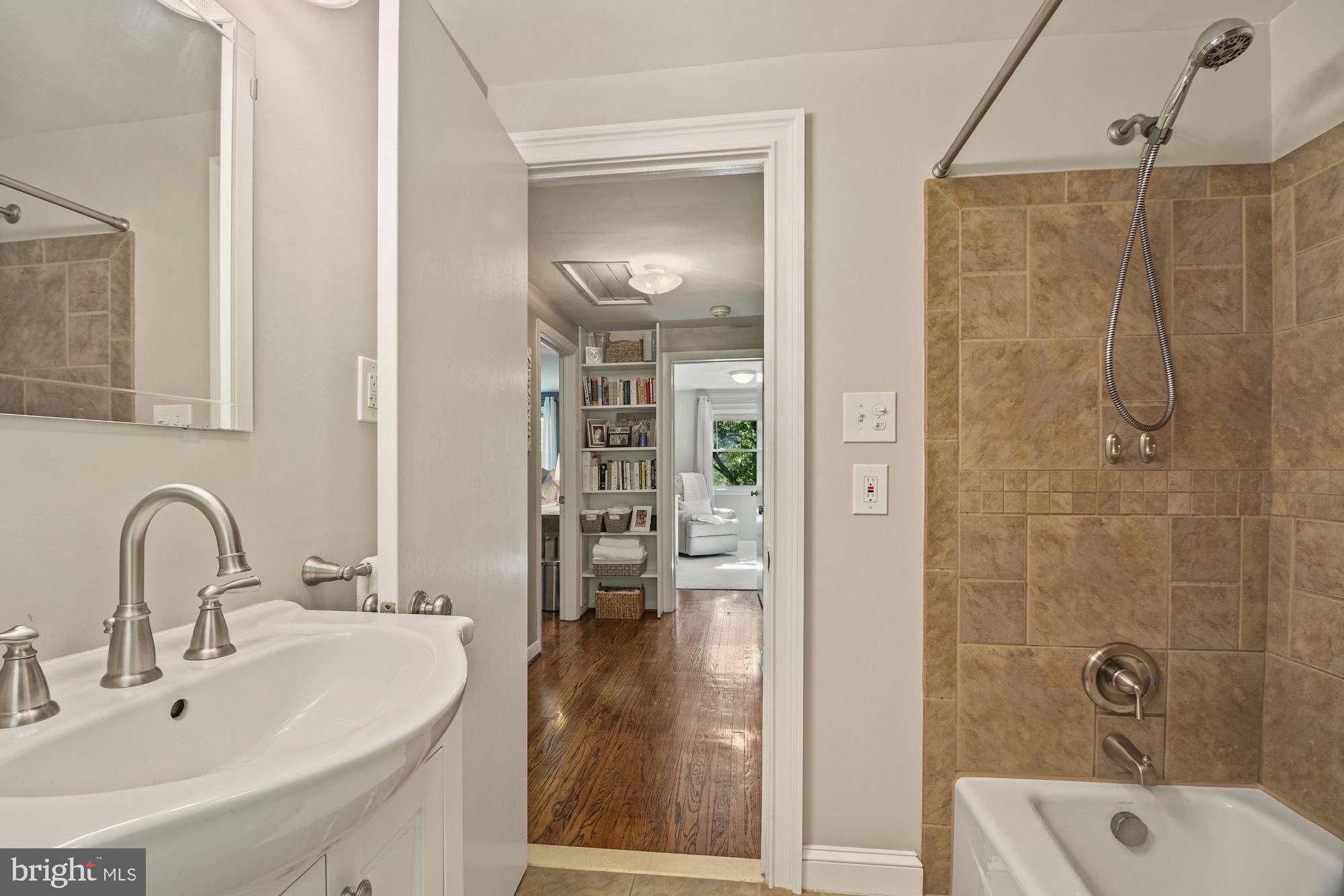 318 Lester Road Springfield, PA 19064 - Photo 20 of 27 Full Bath