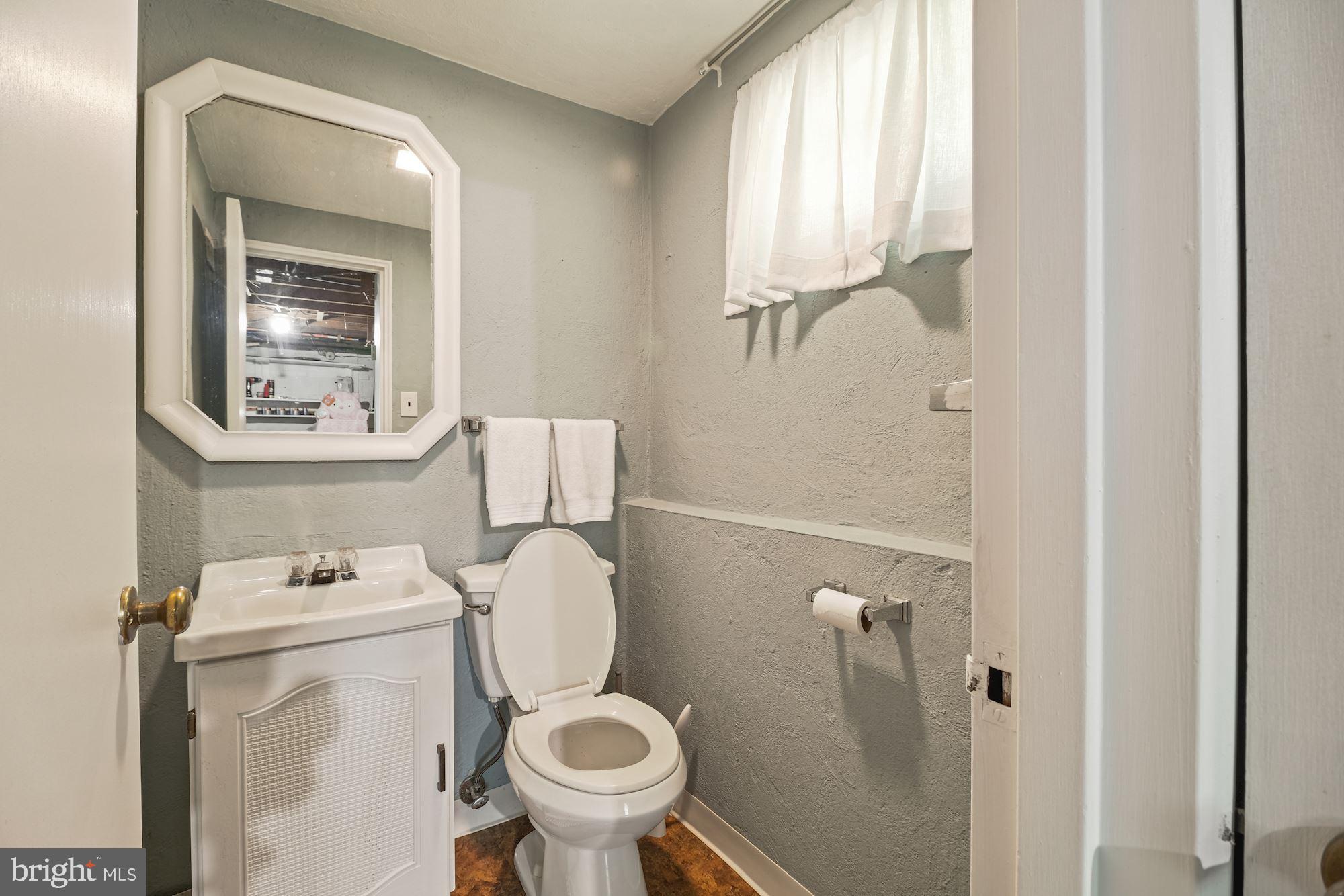 318 Lester Road Springfield, PA 19064 - Photo 22 of 27 Down Stairs Powder Room
