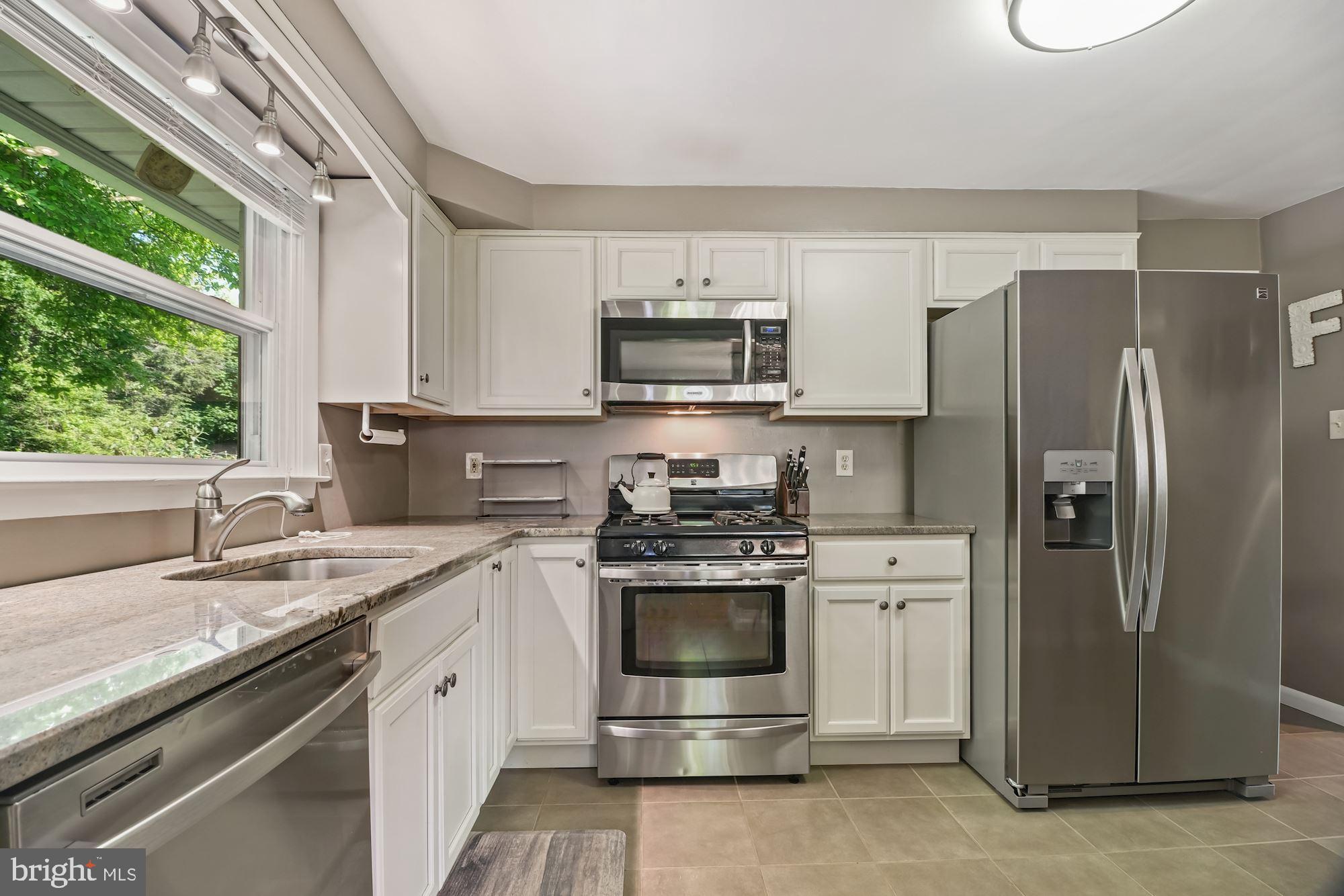 318 Lester Road Springfield, PA 19064 - Photo 9 of 27 Kitchen