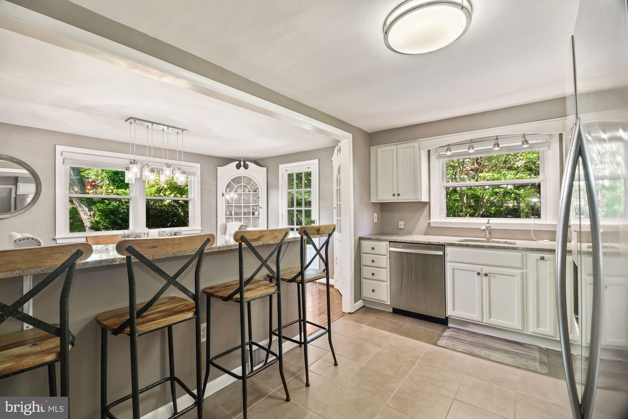 318 Lester Road Springfield, PA 19064 - Photo 10 of 27 Breakfast bar
