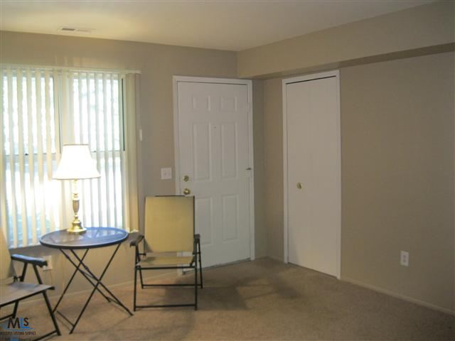 1516 Porter Circle Rochester, MI 48307 - Photo 6 of 16 31123663-5.JPG