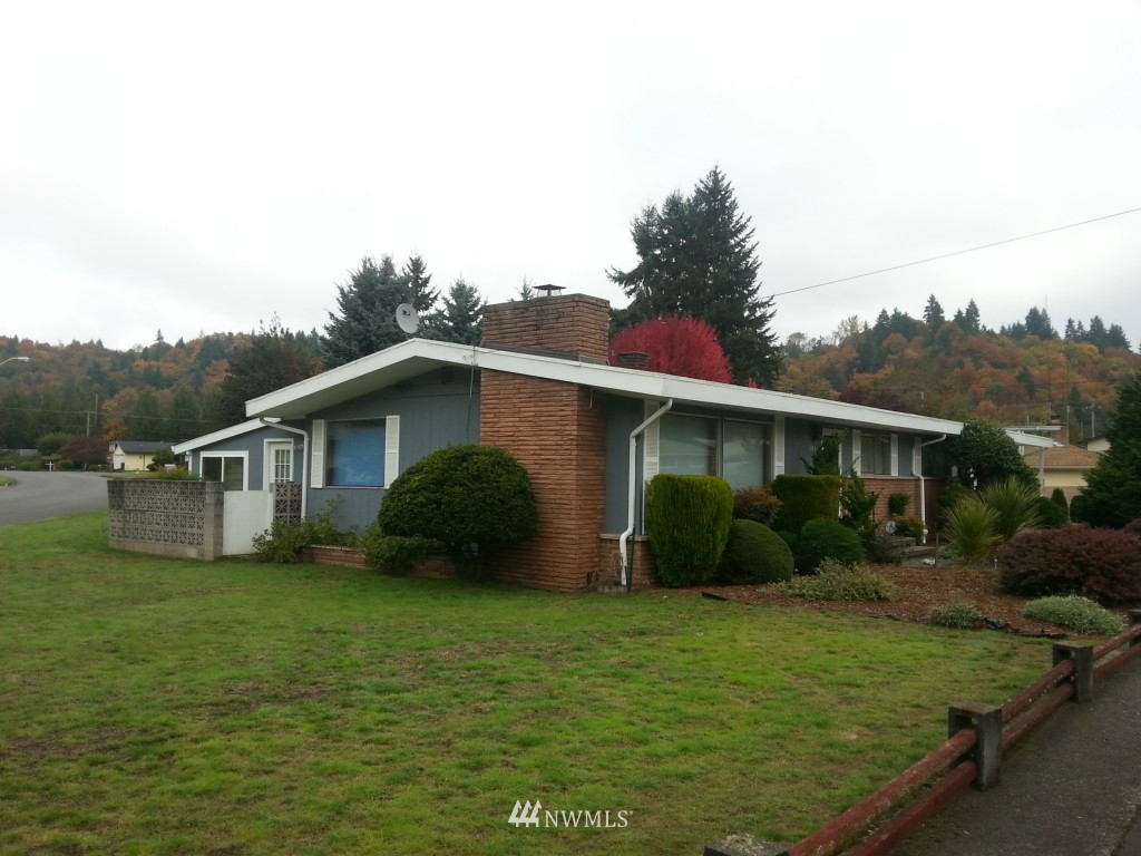 3904 Southeast 11th Street Renton, WA 98058 - Photo 3 of 11 Gallery Image 3