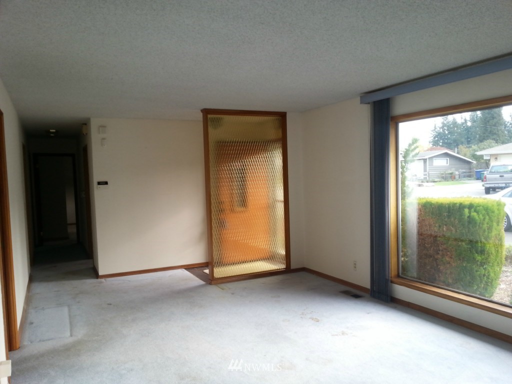 3904 Southeast 11th Street Renton, WA 98058 - Photo 4 of 11 Gallery Image 4