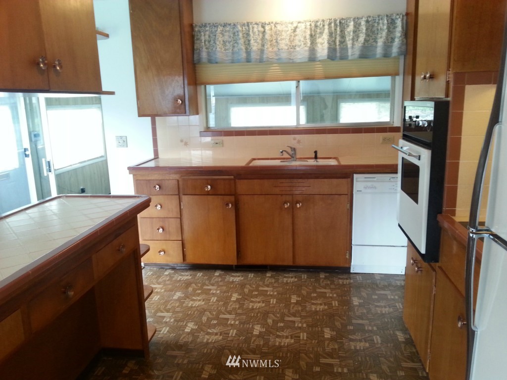 3904 Southeast 11th Street Renton, WA 98058 - Photo 6 of 11 Gallery Image 6