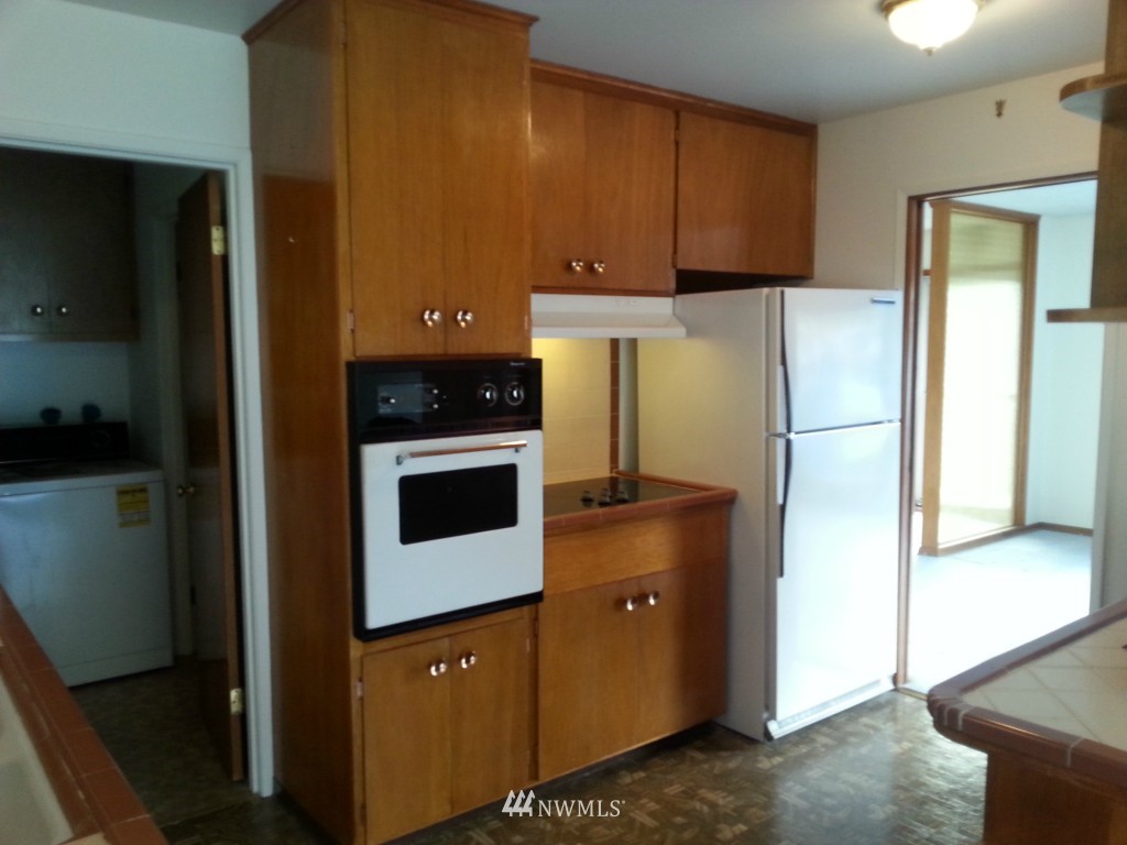 3904 Southeast 11th Street Renton, WA 98058 - Photo 8 of 11 Gallery Image 8