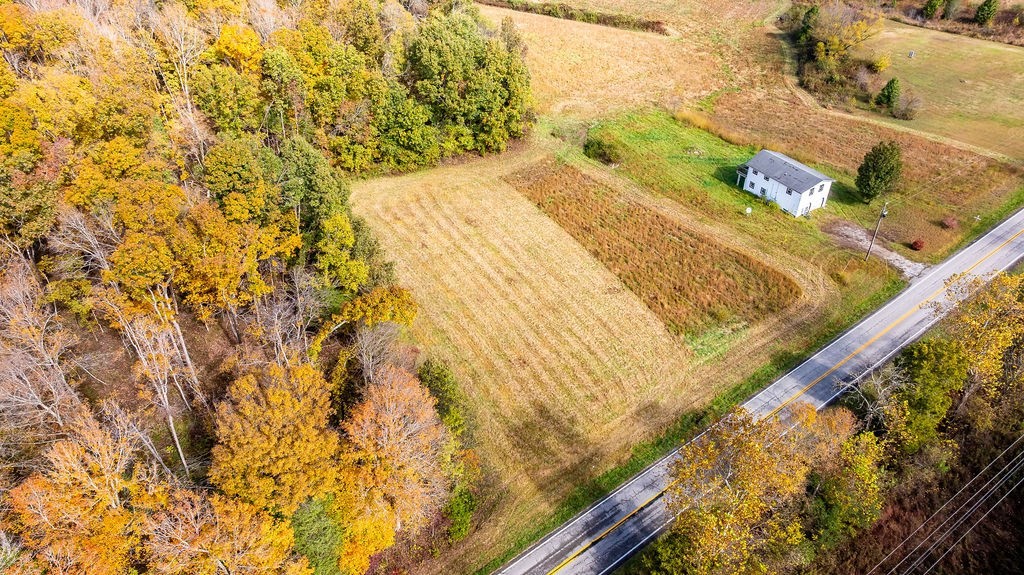 5099 Rochester Road Drakesboro, KY 42337 - Photo 2 of 7 a view of a bathtub in a balcony