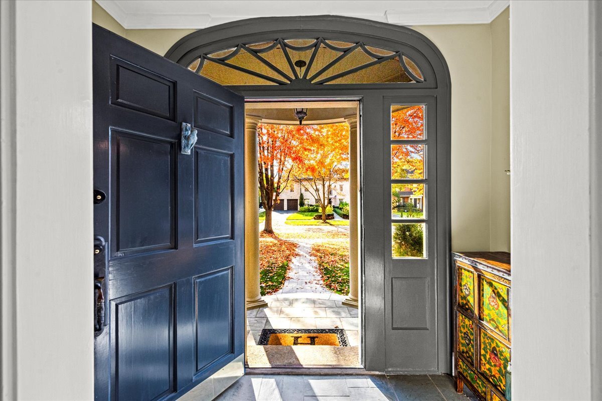 121 Robsart Road Kenilworth, IL 60043 - Photo 3 of 55