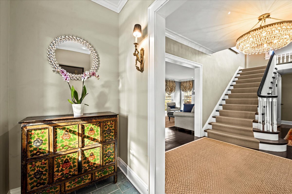 121 Robsart Road Kenilworth, IL 60043 - Photo 4 of 55