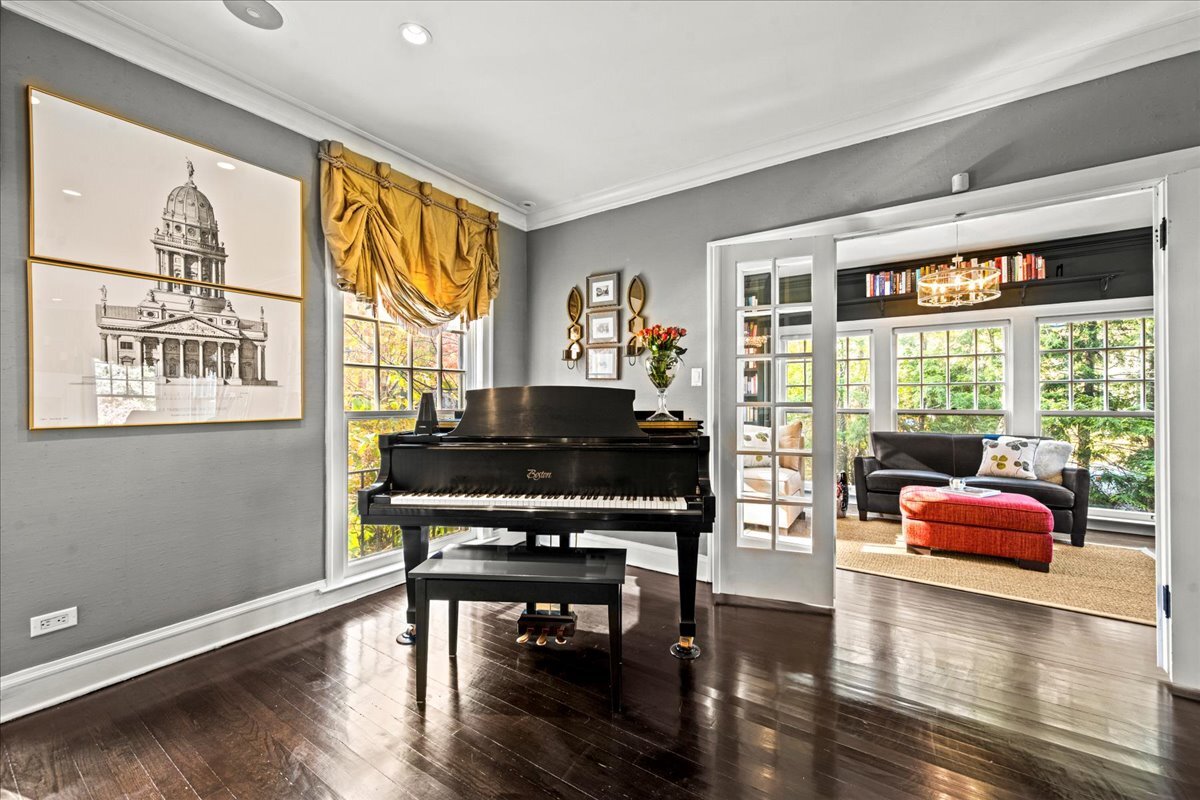 121 Robsart Road Kenilworth, IL 60043 - Photo 8 of 55