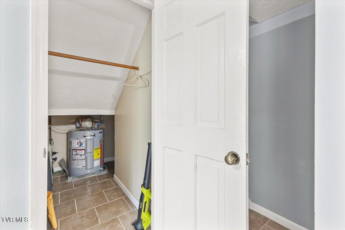 660 Fox Meadow Road, Unit 8 Elizabethton, TN 37643 - Photo 16 of 44 18-128A7402