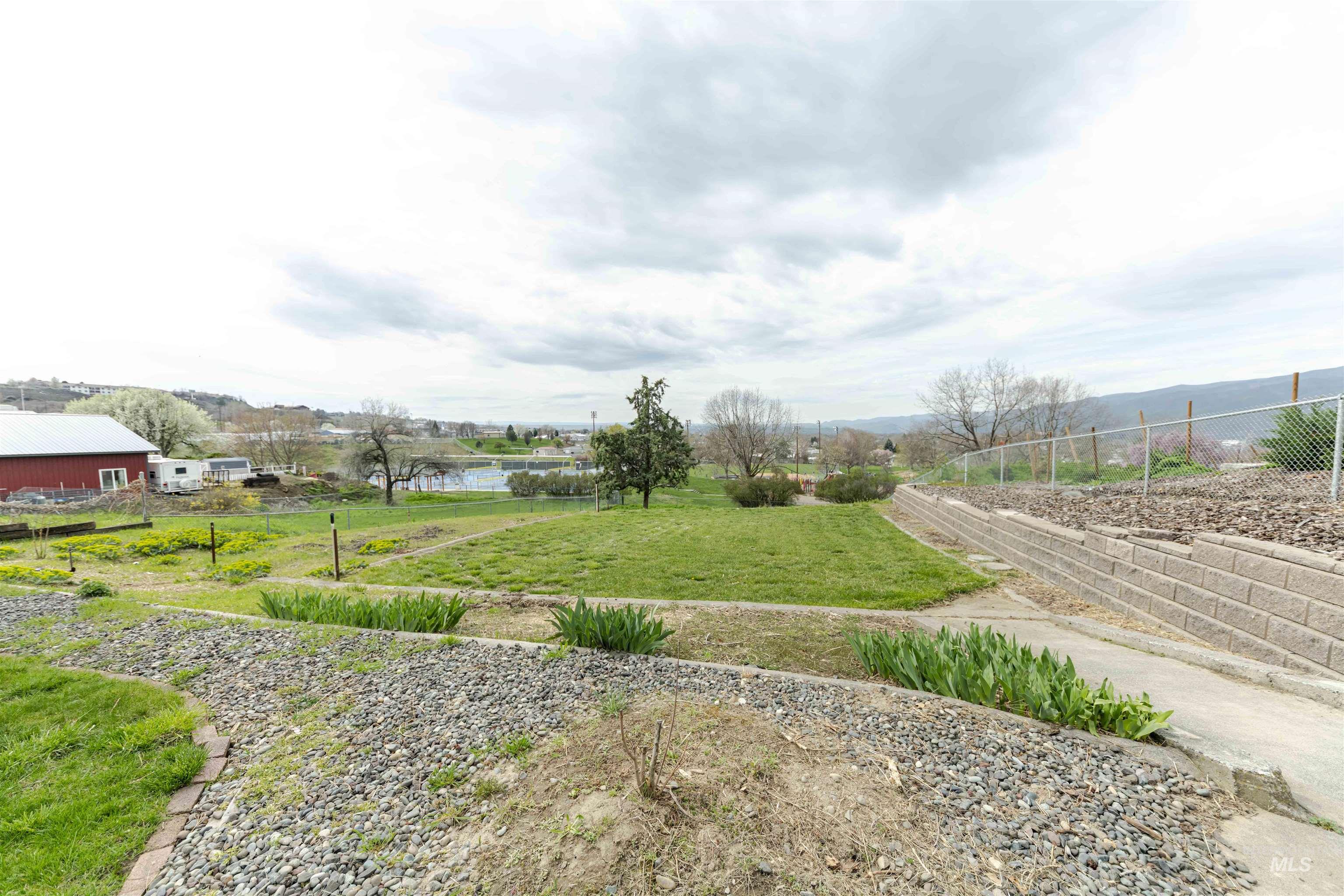 1316 29th Street Lewiston, ID 83501 - Photo 25 of 31 View of backyard with views of Sunset Park and views of the Lewis Clark Valley