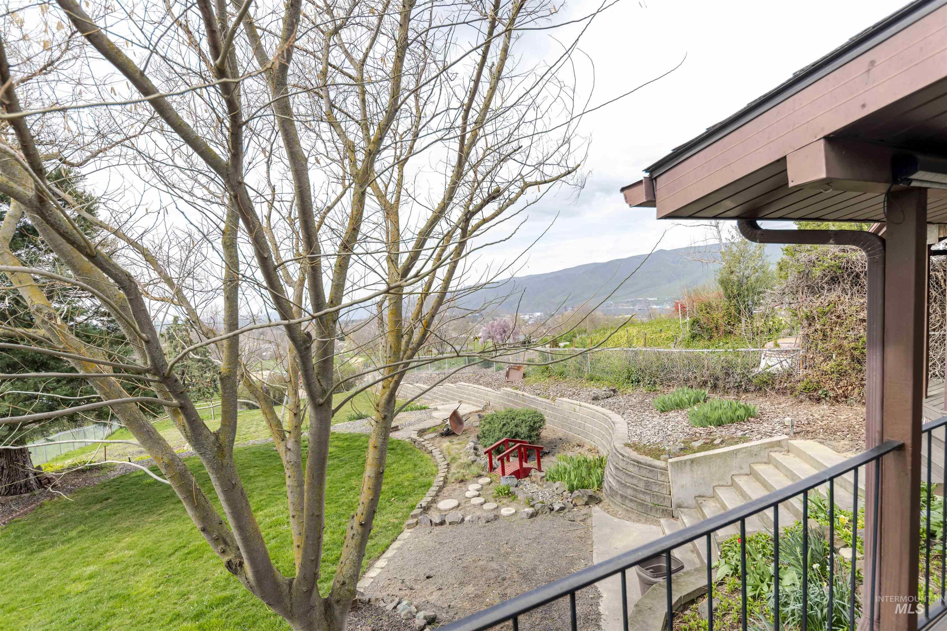 1316 29th Street Lewiston, ID 83501 - Photo 29 of 31 View of grassy yard with a mountain view and a balcony