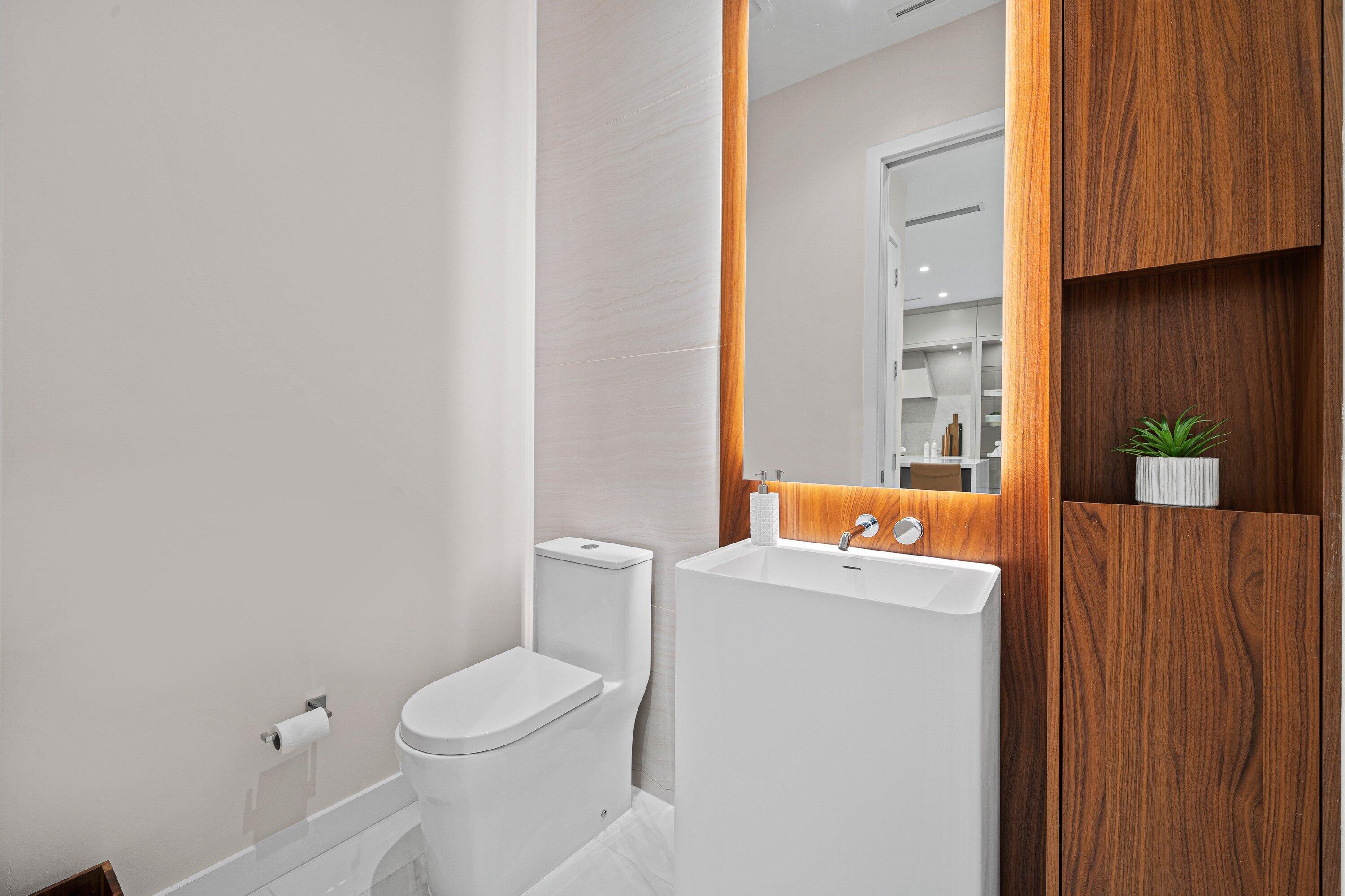 220 Southeast Mizner Boulevard, Unit 102 Boca Raton, FL 33432 - Photo 24 of 55 3rd Bathroom
