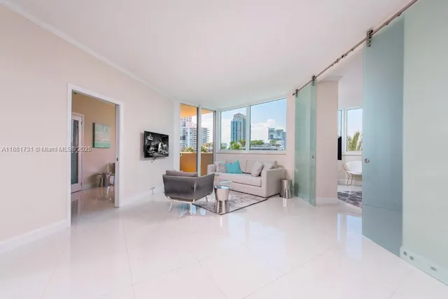 $8,550 | 300 South Pointe Drive, Unit 706, Miami Beach, FL 33139