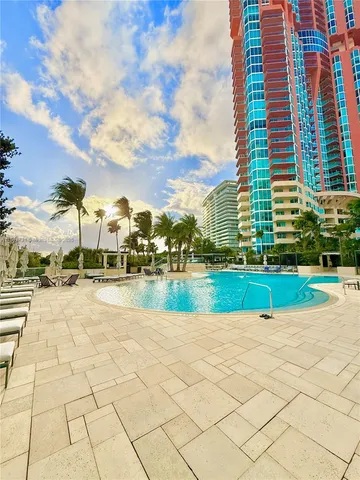 $8,550 | 300 South Pointe Drive, Unit 706, Miami Beach, FL 33139