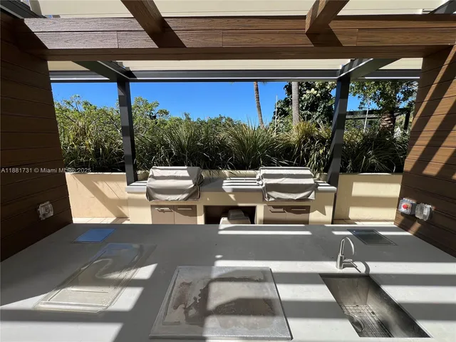 $8,550 | 300 South Pointe Drive, Unit 706, Miami Beach, FL 33139