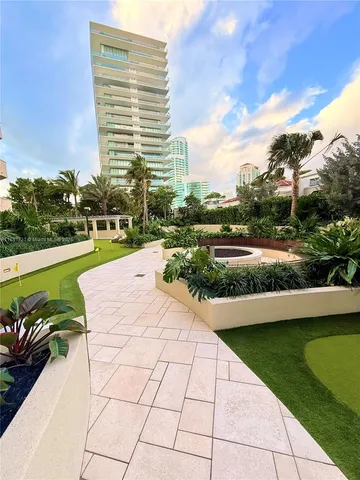 $8,550 | 300 South Pointe Drive, Unit 706, Miami Beach, FL 33139