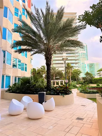 $8,550 | 300 South Pointe Drive, Unit 706, Miami Beach, FL 33139