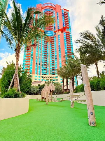 $8,550 | 300 South Pointe Drive, Unit 706, Miami Beach, FL 33139