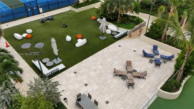 $8,550 | 300 South Pointe Drive, Unit 706, Miami Beach, FL 33139