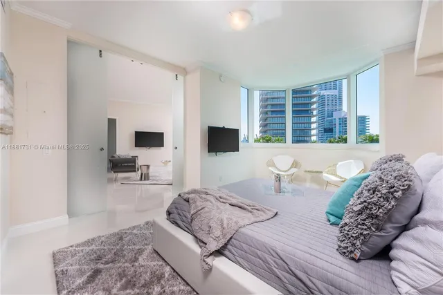 $8,550 | 300 South Pointe Drive, Unit 706, Miami Beach, FL 33139
