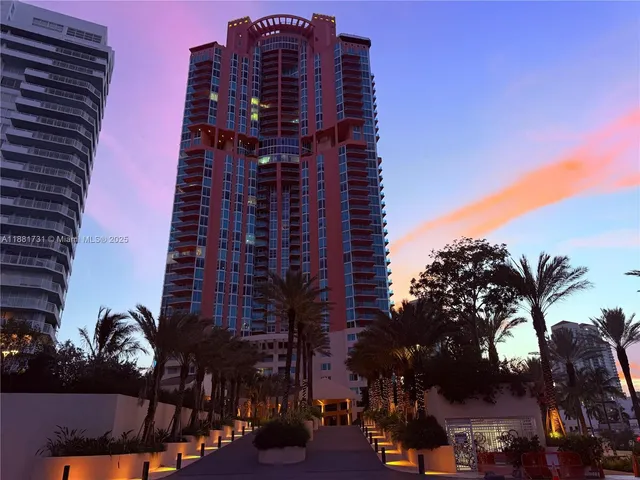 $8,550 | 300 South Pointe Drive, Unit 706, Miami Beach, FL 33139