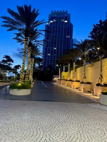 $8,550 | 300 South Pointe Drive, Unit 706, Miami Beach, FL 33139