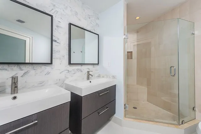 $8,550 | 300 South Pointe Drive, Unit 706, Miami Beach, FL 33139