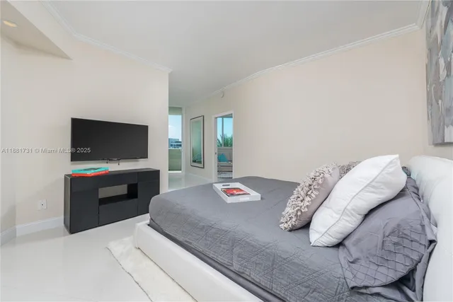 $8,550 | 300 South Pointe Drive, Unit 706, Miami Beach, FL 33139