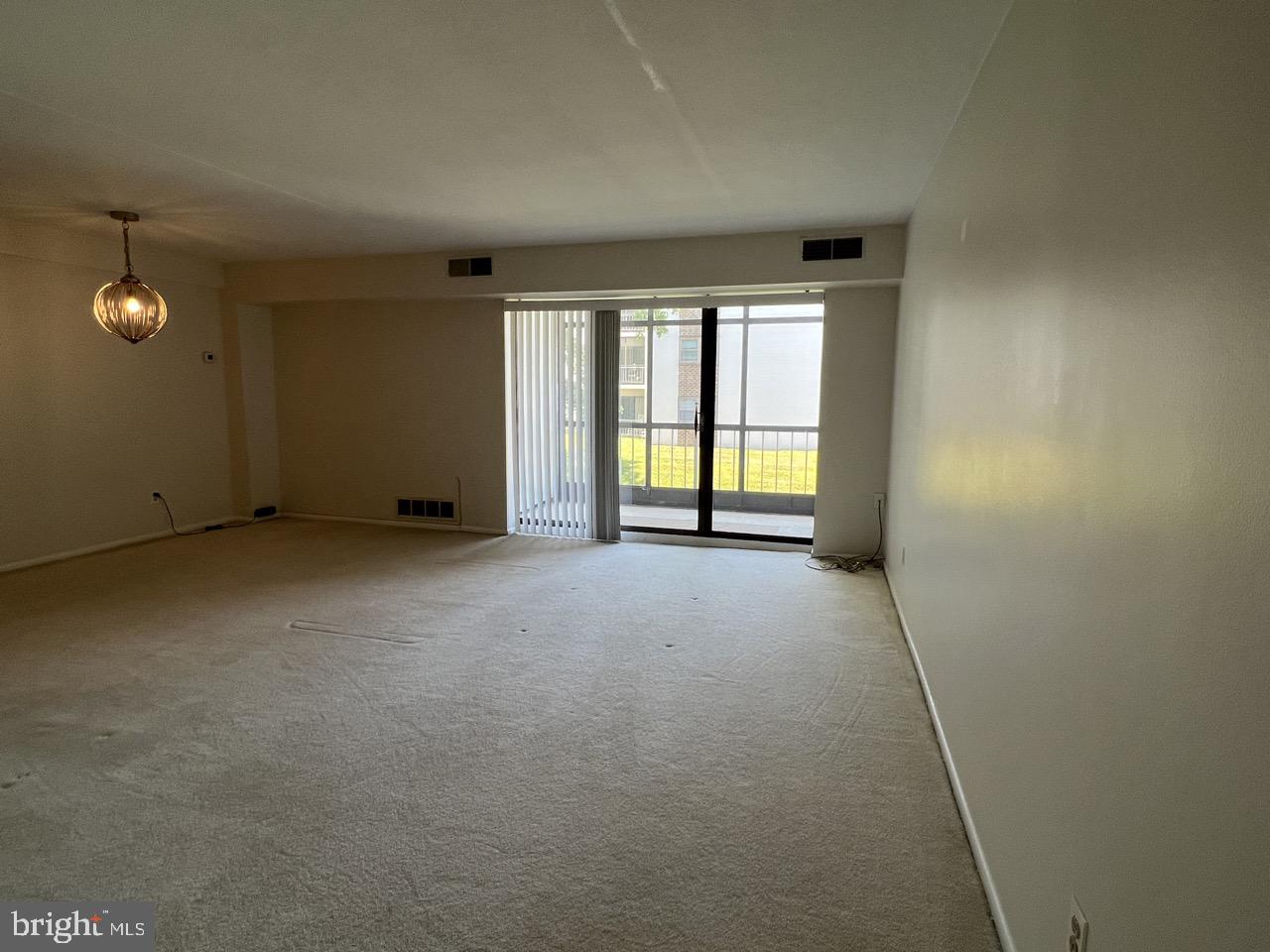 56 Welsh Tract Road, Unit A205 Newark, DE 19713 - Photo 11 of 26 living room2