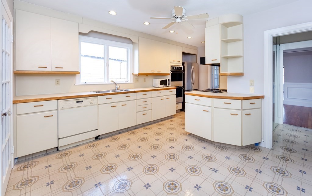 18 Brookdale Road Arlington, MA 02474 - Photo 15 of 42 Gallery Image 15
