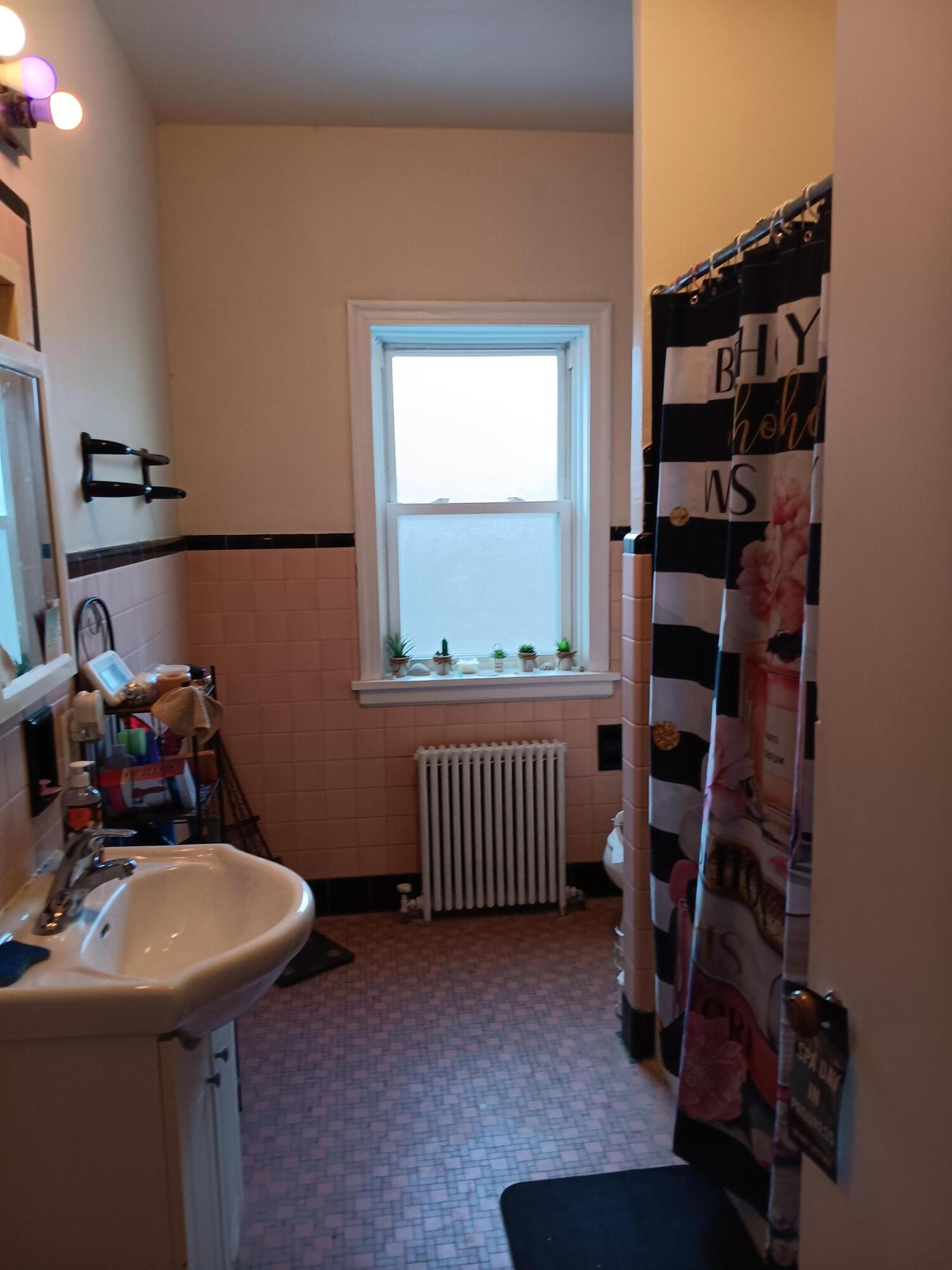 939 College Avenue Racine, WI 53403 - Photo 9 of 14 Unit 1 bathroom