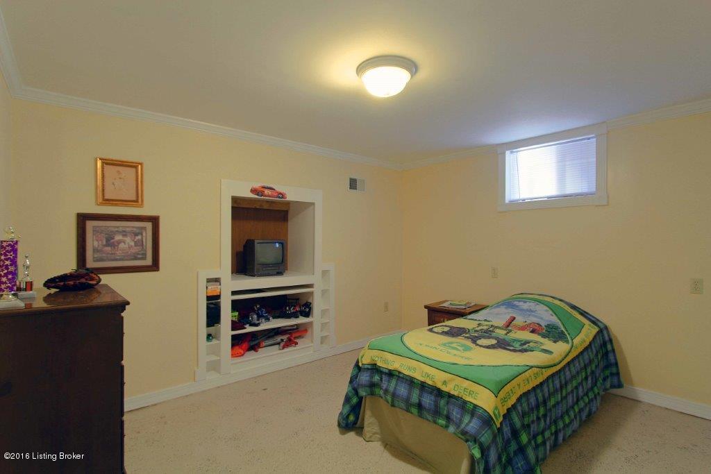 3076 University Road Louisville, KY 40206 - Photo 31 of 43 31 Basement Bedroom