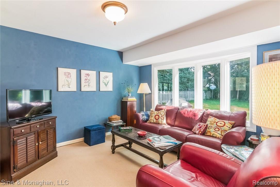 1012 Harvard Road Grosse Pointe, MI 48230 - Photo 17 of 35 017-Family_Room-3156256-medium.jpg
