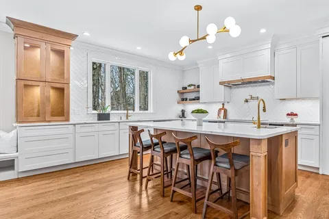 $2,550,000 | 93 Seaver Street, Wellesley, MA 02481