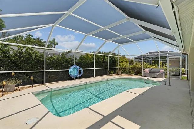a view of a livingroom with a workspace