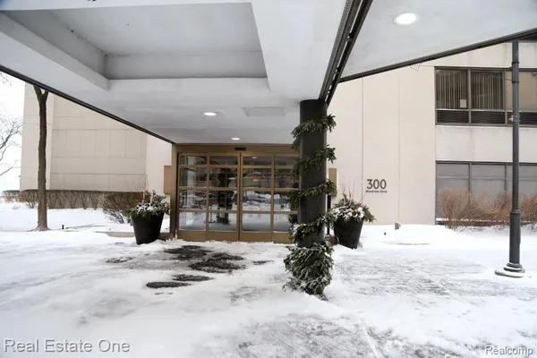 $1,700 | 1001 West Jefferson Avenue, Unit 300/16F, Detroit, MI 48226