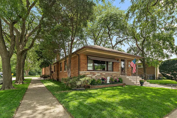 $209,900 | 14401 South Hoxie Avenue, Burnham, IL 60633