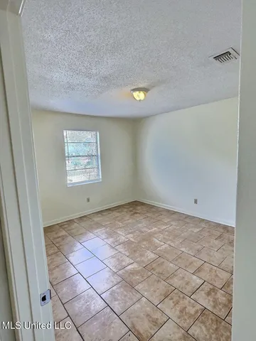 $995 | 318 Porter Avenue, Unit 203, Ocean Springs, MS 39564