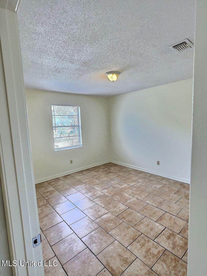 318 Porter Avenue, Unit 203 Ocean Springs, MS 39564 - Photo 5 of 11 10