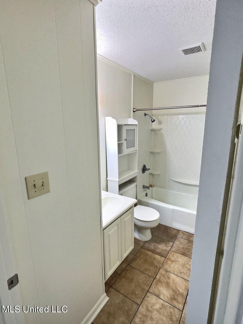 318 Porter Avenue, Unit 203 Ocean Springs, MS 39564 - Photo 7 of 11 8